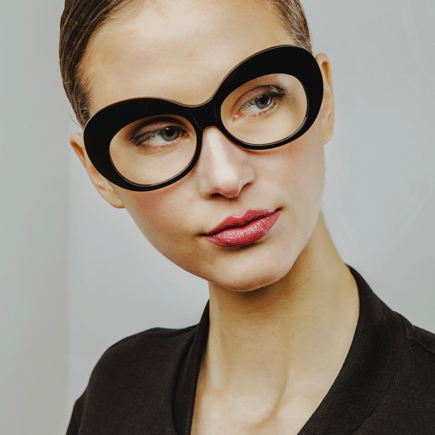 Lunette ovale noire pour femme par Marie-Sophie Dion BAR À LUNETTES