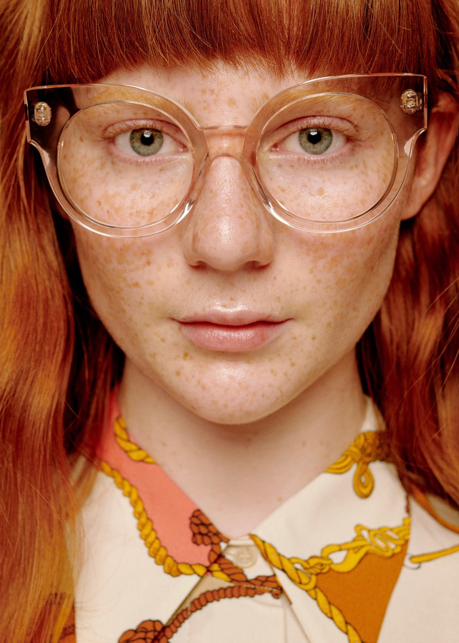 Lunette ronde transparente en plastique pour femme par Marie-Sophie Dion BAR À LUNETTES