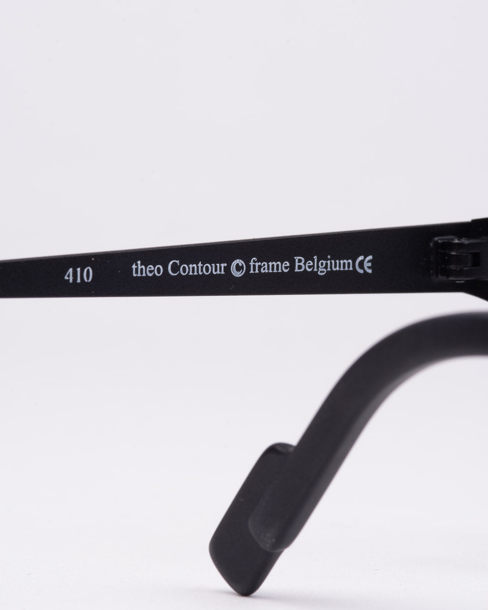 gold metal cat eyeglasses by Theo model CONTOUR, front view, lunettes de vue chat couleur or