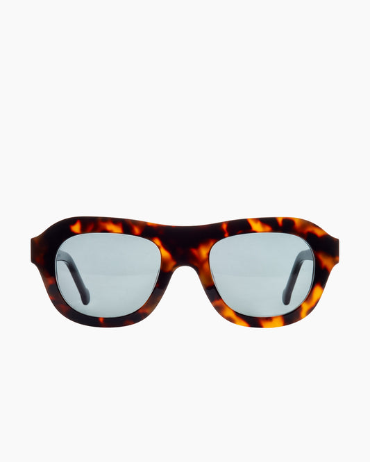 tortoise plastic aviator  sunglassesby Marie-Sophie Dion model AlainSun, front view, lunettes de vue aviateur couleur écaille de tortue
