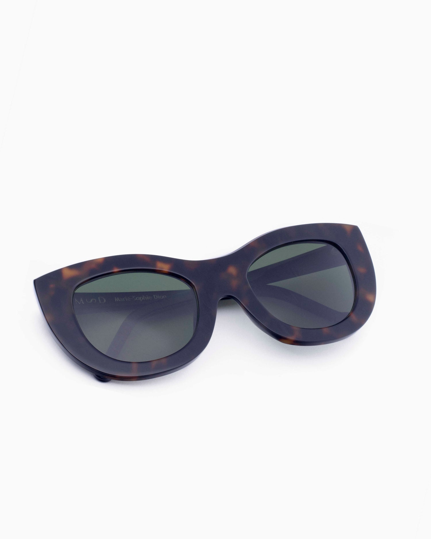 tortoise plastic cat  sunglassesby Marie-Sophie Dion model YounanSun, front view, lunettes de vue chat couleur Écaille de tortue