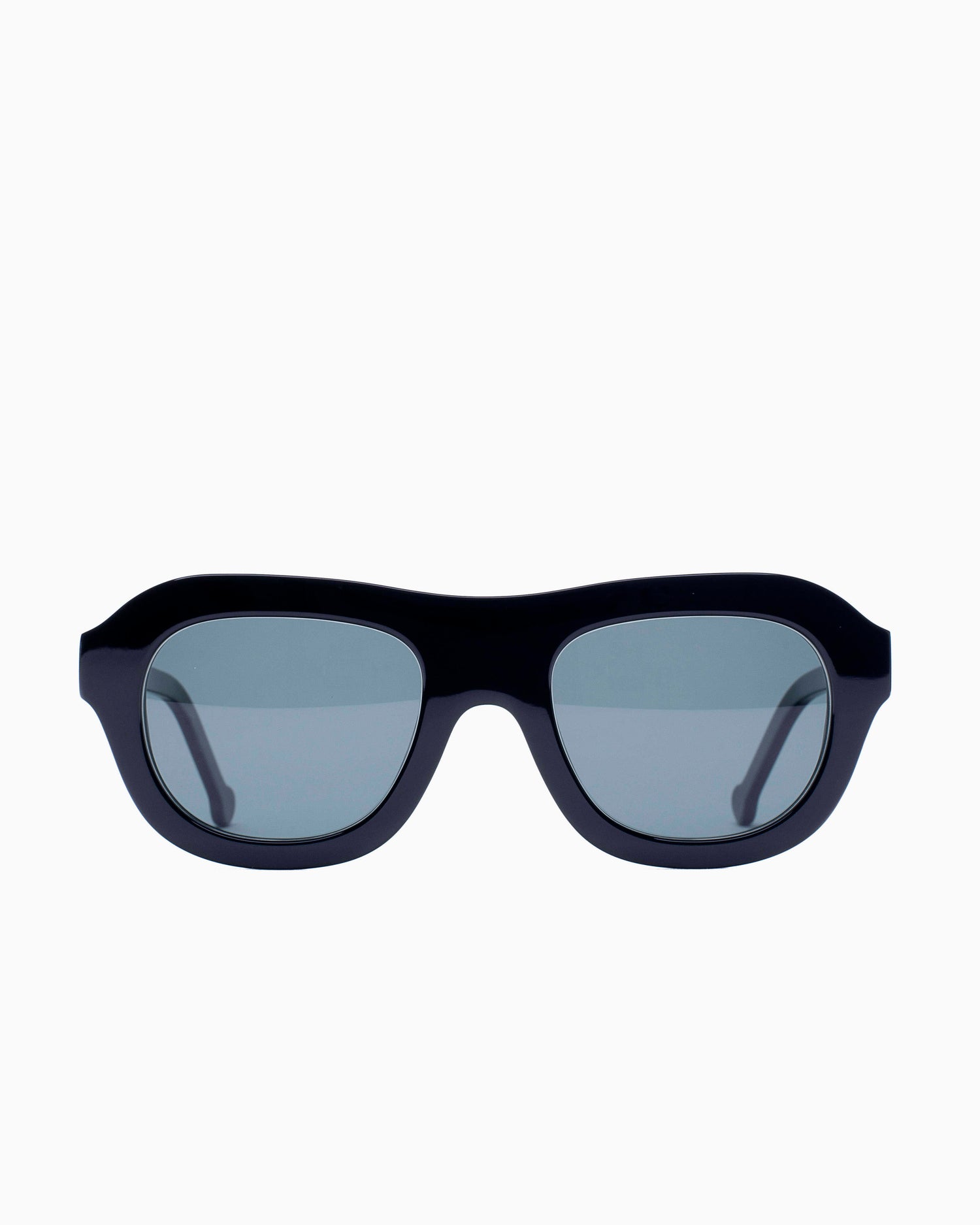 black plastic aviator  sunglassesby Marie-Sophie Dion model AlainSun, front view, lunettes de vue aviateur couleur Noir