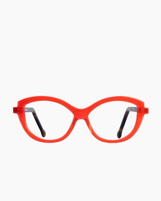 orange plastic cat eyeglasses by Marie-Sophie Dion model Brodeur, front view, lunettes de vue chat couleur Orange