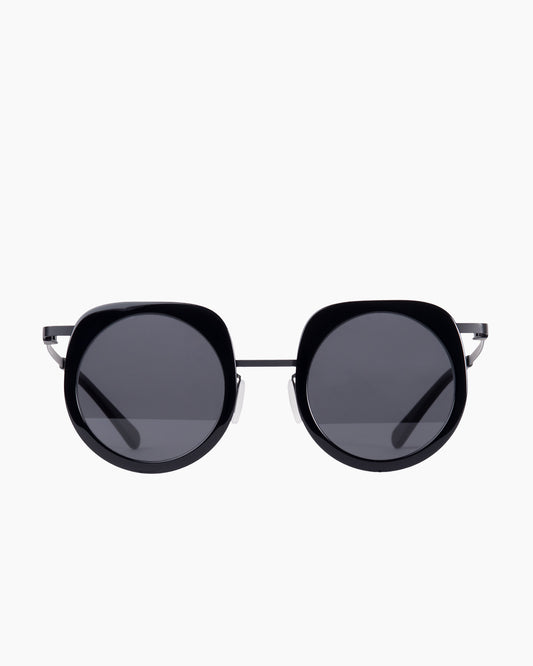 black metal round sunglassesby Gamine model HublotSödermalm, front view, lunettes de vue rond couleur Noir