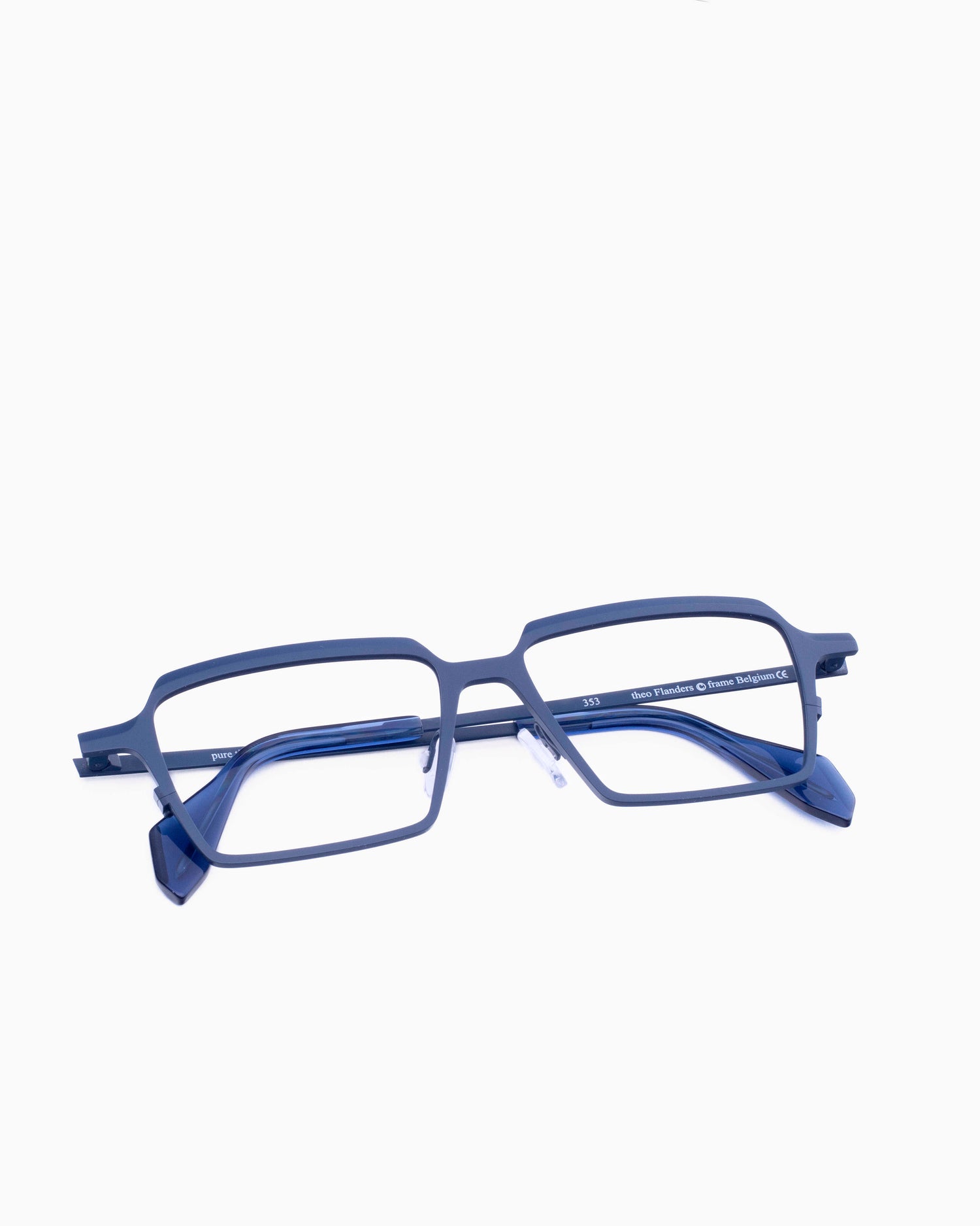 blue metal rectangle eyeglasses by Theo model Flanders, front view, lunettes de vue rectangle couleur Bleu