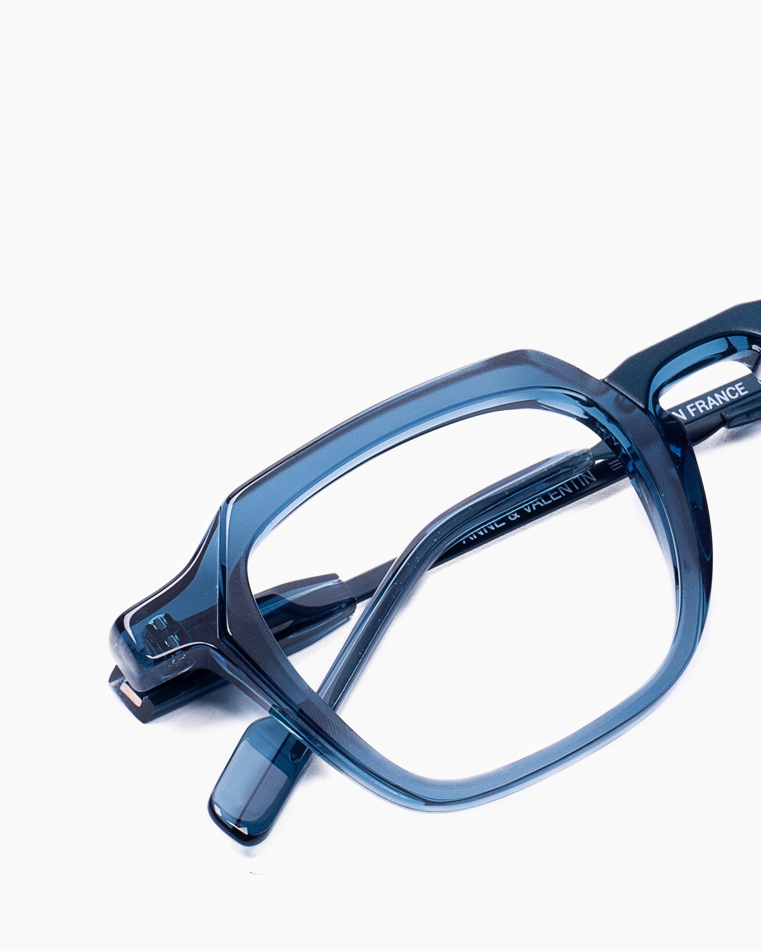 Anne et Valentin - Henri - 8C21 | Bar à lunettes:  Marie-Sophie Dion