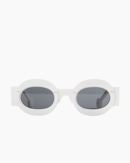 white plastic oval  sunglassesby Anne et Valentin model Lala3, front view, lunettes de vue ovale couleur blanc