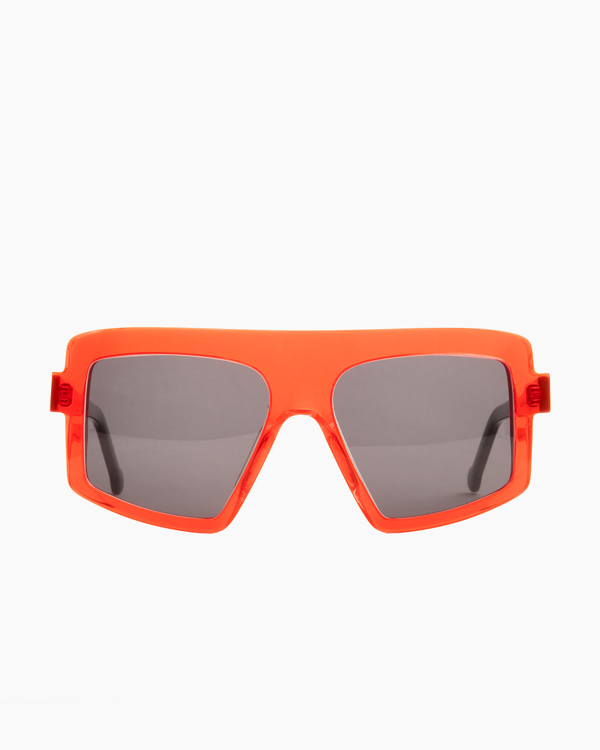 orange plastic rectangle  sunglassesby Marie-Sophie Dion model Larochelière, front view, lunettes de vue rectangle couleur orange