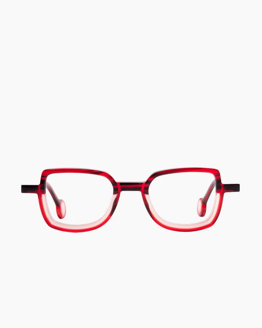 red plastic butterfly eyeglasses by Theo model schommel, front view, lunettes de vue papillon couleur rouge