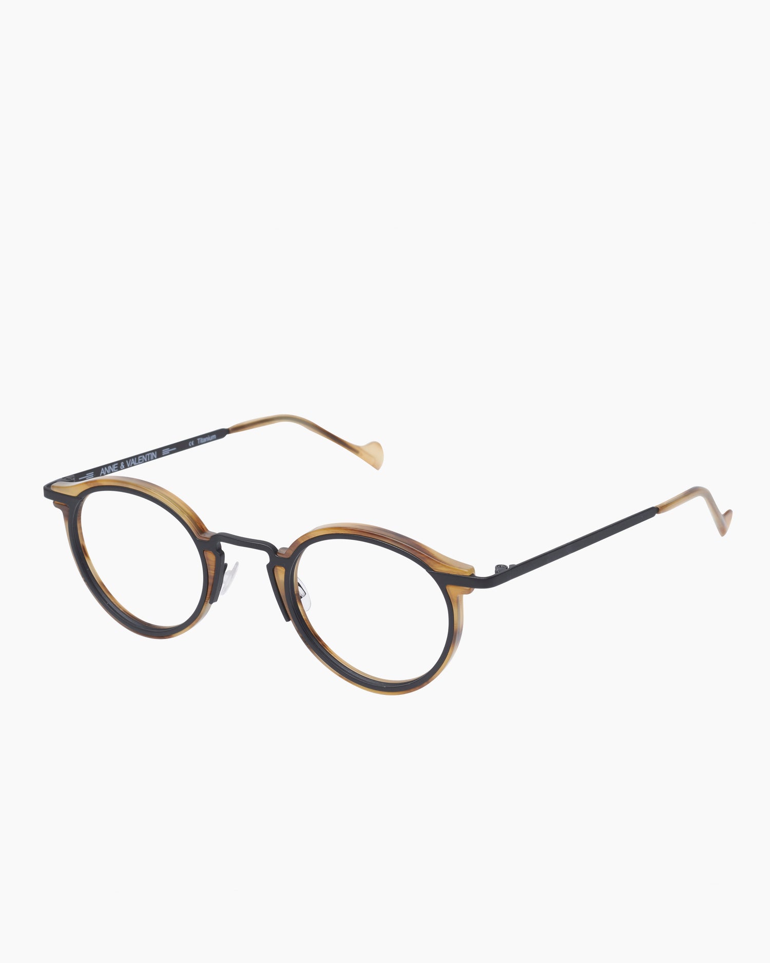 Anne and Valentin - m5 - H31 | glasses bar:  Marie-Sophie Dion