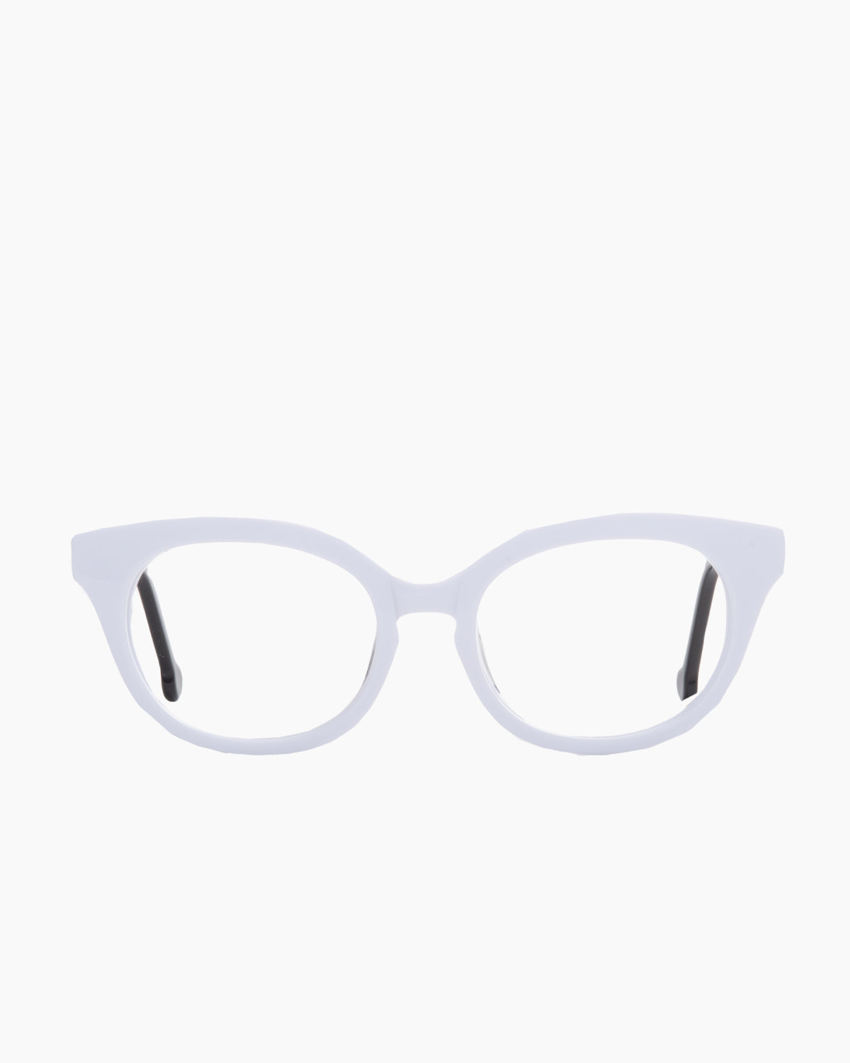 white plastic cat eyeglasses by Marie-Sophie Dion model Gaudet, front view, lunettes de vue chat couleur blanc