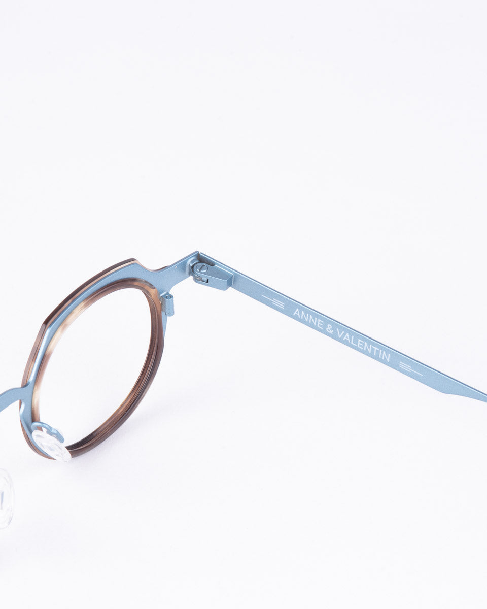 Anne and Valentin - france - U222 | glasses bar