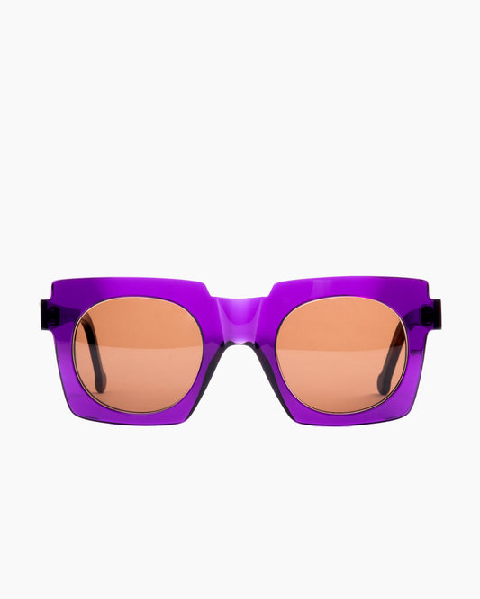 purple plastic rectangle sunglassesby Marie-Sophie Dion model Ouimet, front view, lunettes de vue rectangle couleur violet