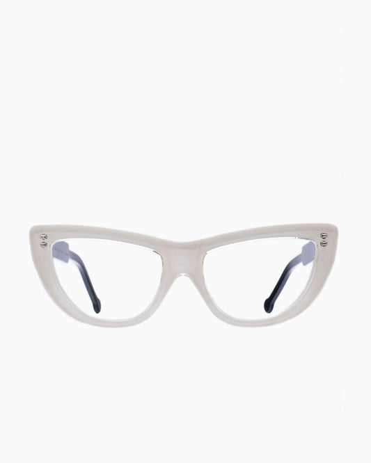 white plastic cat eyeglasses by Marie-Sophie Dion model Hanna, front view, lunettes de vue chat couleur Blanc