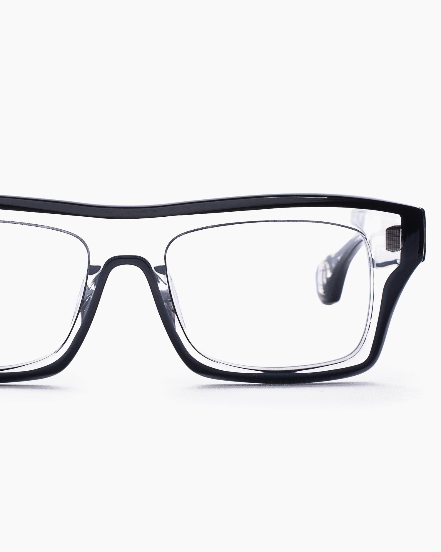 crystal plastic rectangle eyeglasses by Blake Kuwahara model Chambers, front view, lunettes de vue rectangle couleur cristal