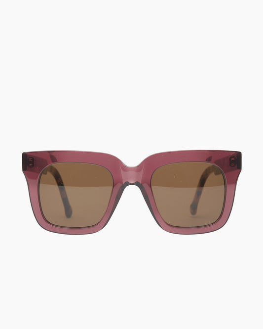 purple plastic rectangle  sunglassesby Marie-Sophie Dion model Middleton, front view, lunettes de vue rectangle couleur violet