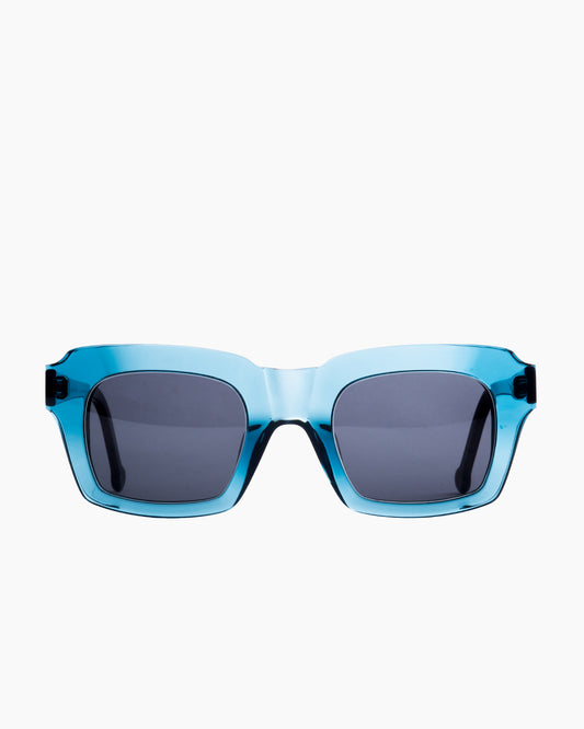 blue plastic rectangle  sunglassesby Marie-Sophie Dion model Downey, front view, lunettes de vue rectangle couleur bleu