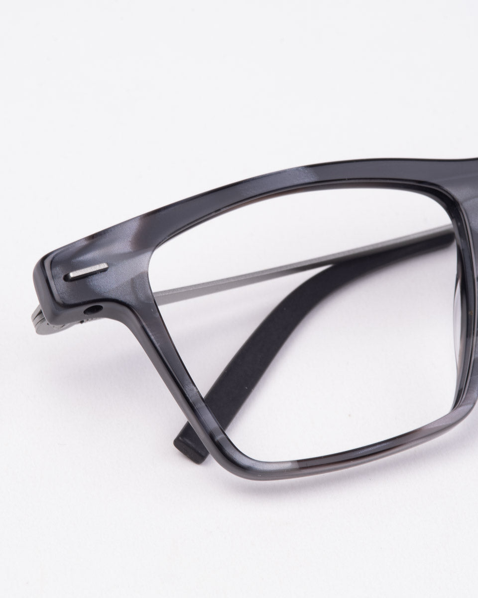 grey plastic rectangle eyeglasses by Theo model Peruna, front view, lunettes de vue rectangle couleur Gris
