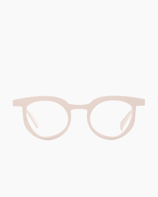 beige plastic cat eyeglasses by Gamine model st jean cap ferrat, front view, lunettes de vue chat couleur beige