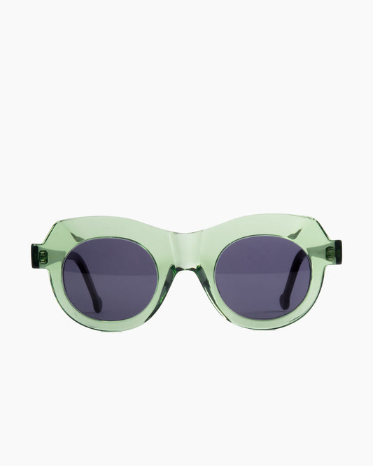 green plastic round  sunglassesby Marie-Sophie Dion model Latraverse3, front view, lunettes de vue rond couleur vert