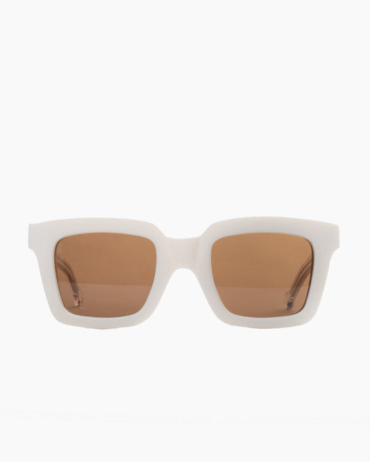 white plastic rectangle sunglassesby Marie-Sophie Dion model WilkySUN, front view, lunettes de vue rectangle couleur blanc
