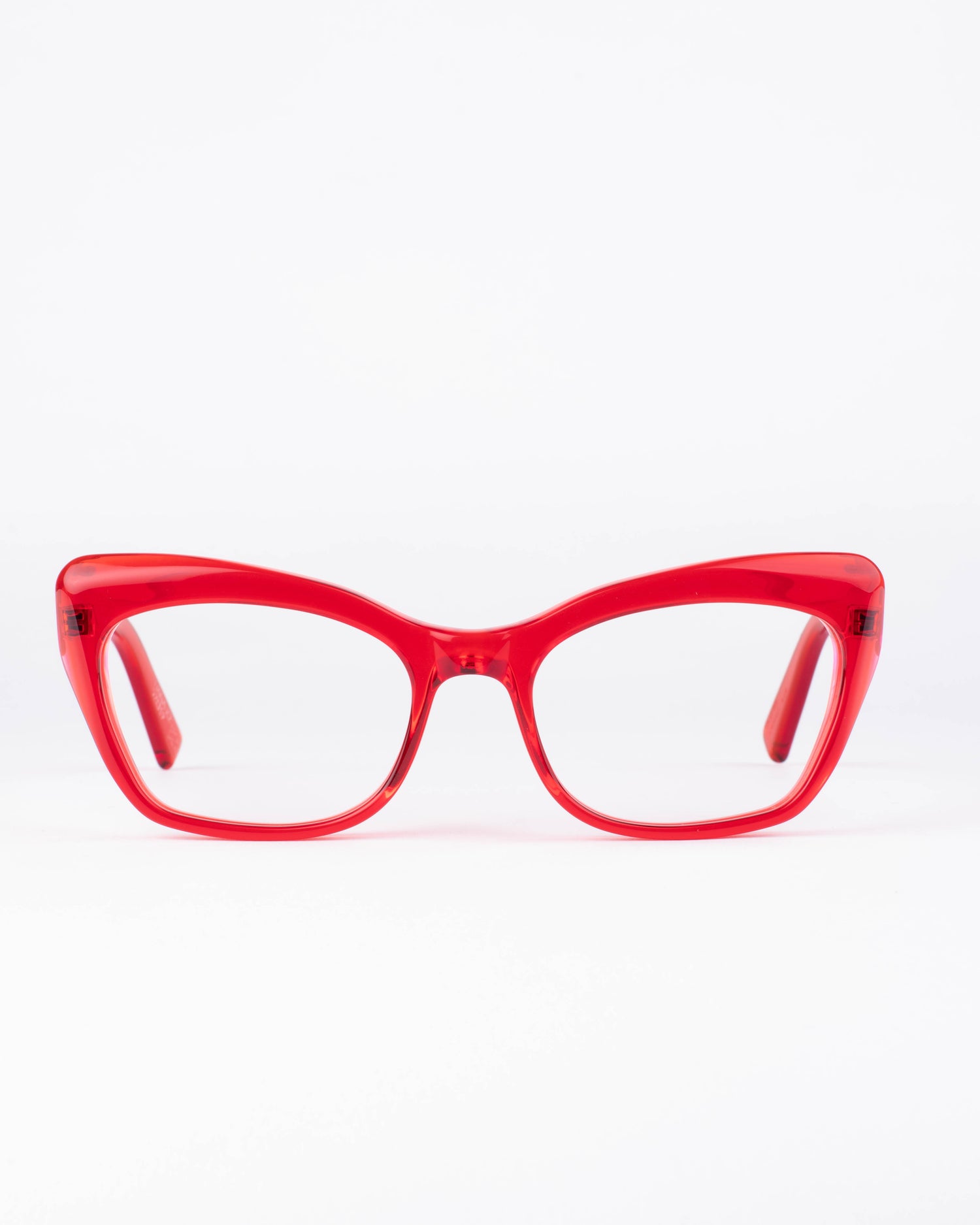red plastic butterfly eyeglasses by Kirk&Kirk model HANA, front view, lunettes de vue papillon couleur Rouge
