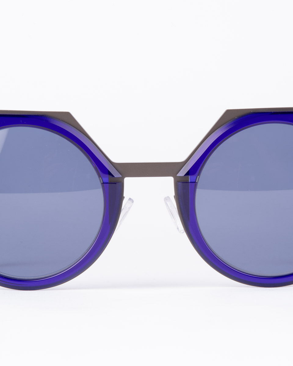 purple metal round  sunglassesby Theo model compositie1965, front view, lunettes de vue rond couleur violet