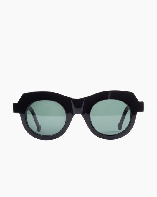 black plastic round sunglassesby Marie-Sophie Dion model Latraverse3, front view, lunettes de vue rond couleur noir