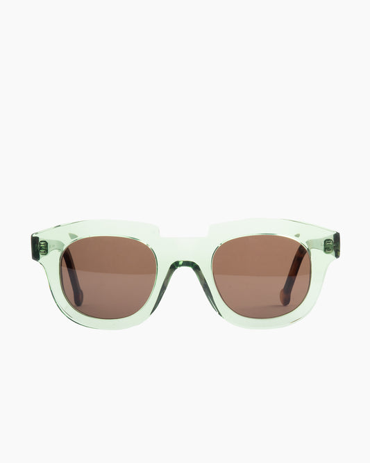 green plastic oval sunglassesby Marie-Sophie Dion model DufresneSUN, front view, lunettes de vue ovale couleur Vert