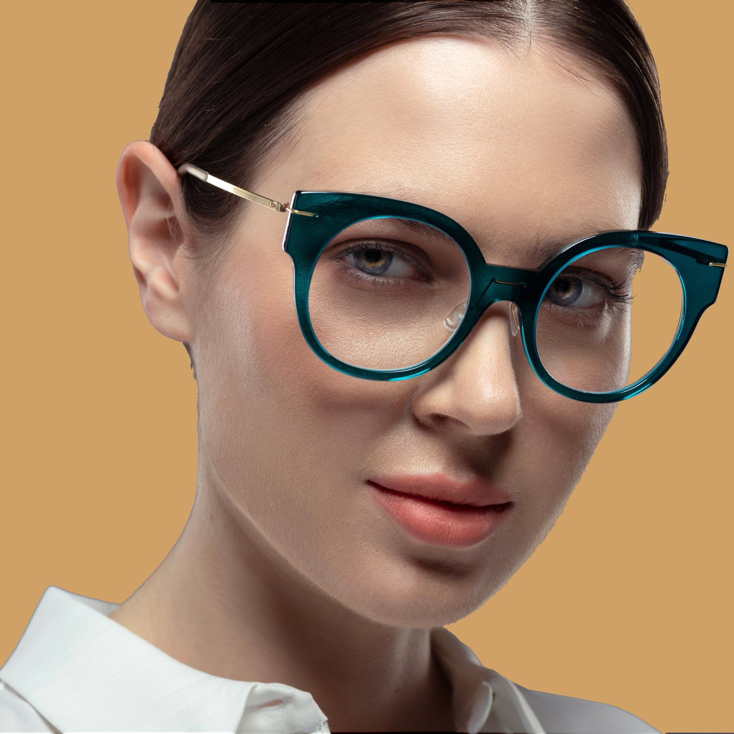 Lunettes bleues en acétate coloré de la collection Monogram x Marie-Sophie Dion chez BAR À LUNETTES