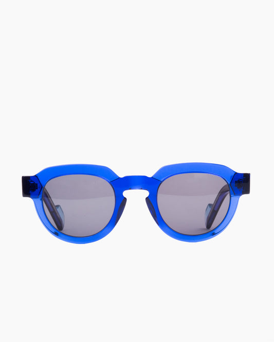 blue plastic round sunglassesby Anne et Valentin model Wayne, front view, lunettes de vue rond couleur Bleu