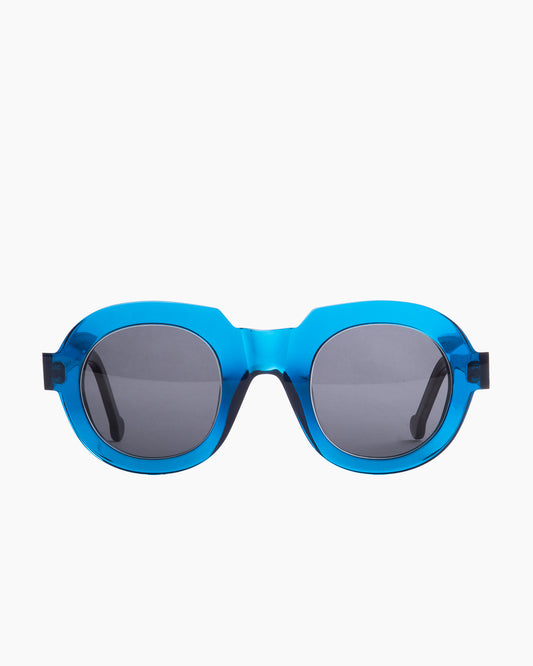 blue plastic round sunglassesby Marie-Sophie Dion model Roger, front view, lunettes de vue rond couleur bleu