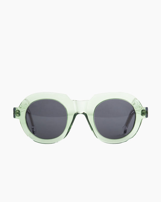 green plastic round  sunglassesby Marie-Sophie Dion model Roger, front view, lunettes de vue rond couleur vert