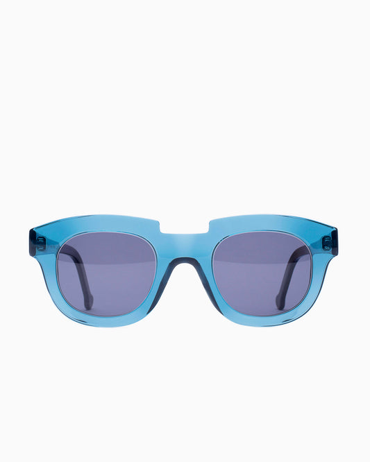 blue plastic round  sunglassesby Marie-Sophie Dion model DufresneSUN, front view, lunettes de vue rond couleur Bleu