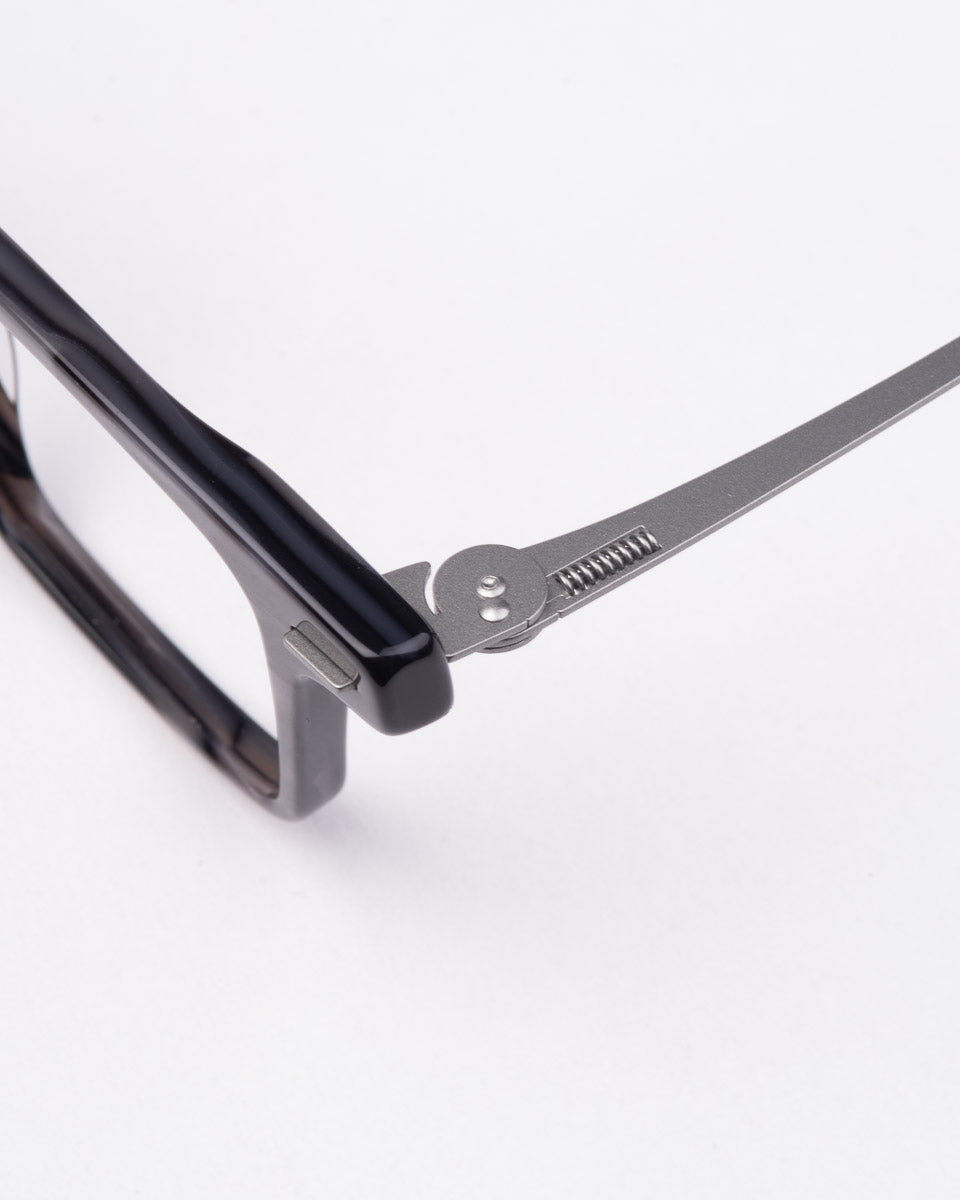grey plastic rectangle eyeglasses by Theo model Peruna, front view, lunettes de vue rectangle couleur Gris
