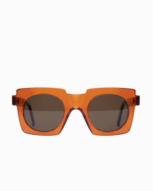 orange plastic rectangle sunglassesby Marie-Sophie Dion model Ouimet, front view, lunettes de vue rectangle couleur Orange