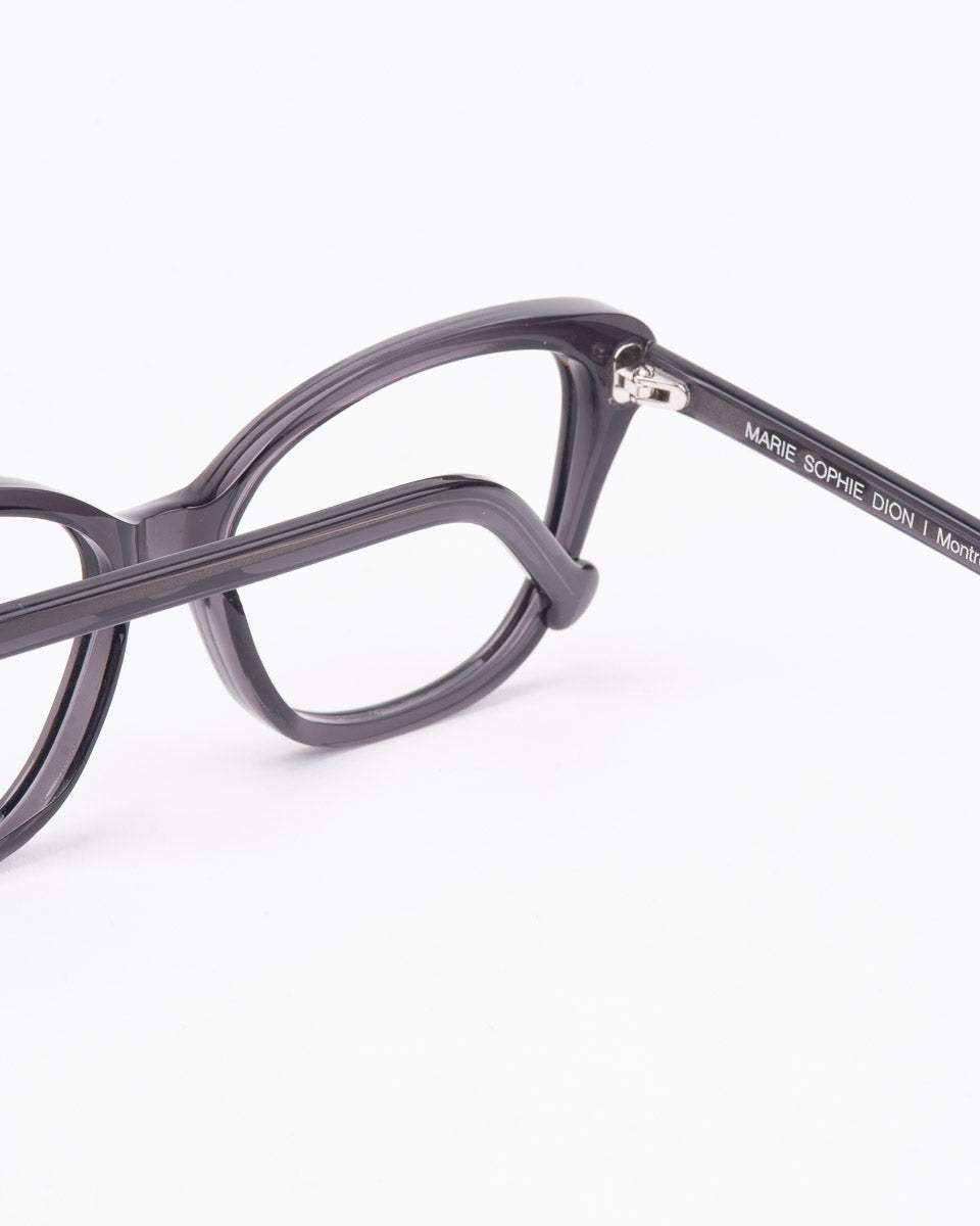 grey plastic butterfly eyeglasses by Marie-Sophie Dion model Lamy, front view, lunettes de vue papillon couleur Gris