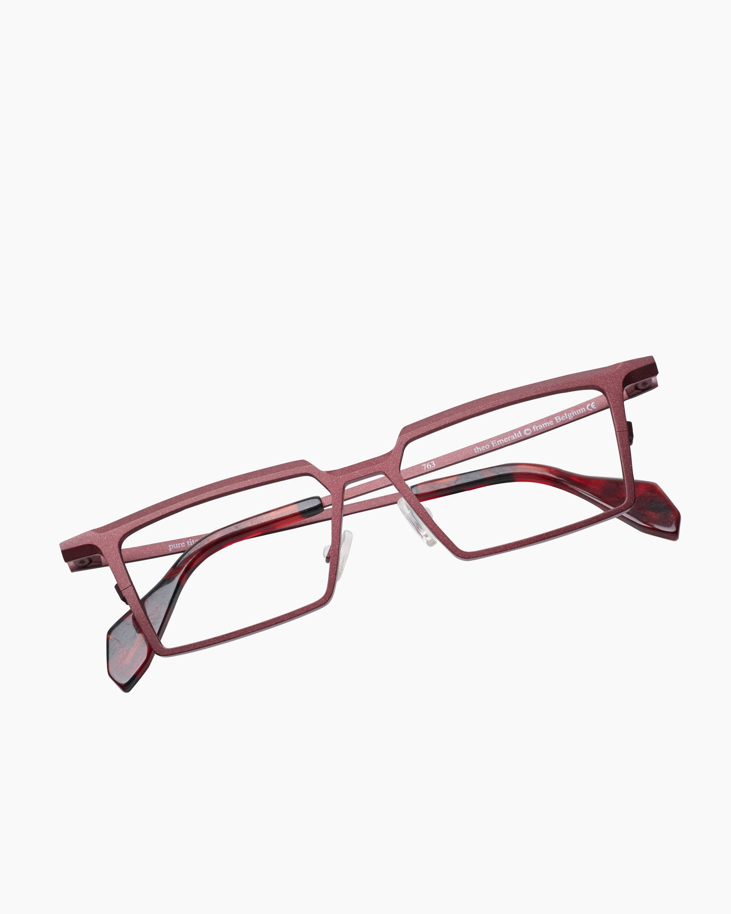 burgundy metal rectangle eyeglasses by Theo model emerald , front view, lunettes de vue rectangle couleur bourgogne