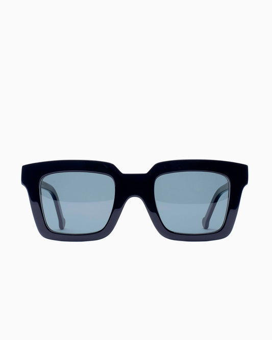 black plastic rectangle sunglassesby Marie-Sophie Dion model WilkySUN, front view, lunettes de vue rectangle couleur Noir