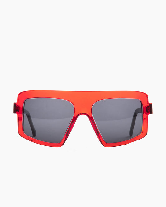 red plastic rectangle sunglassesby Marie-Sophie Dion model Larochelière, front view, lunettes de vue rectangle couleur rouge