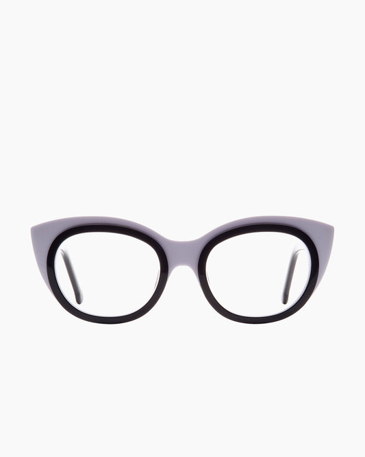 black plastic cat eyeglasses by Marie-Sophie Dion model Blais, front view, lunettes de vue chat couleur noir