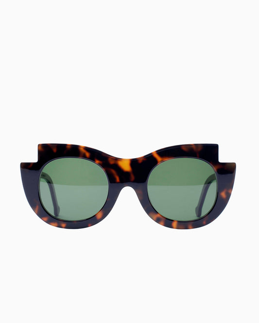 tortoise plastic round sunglassesby Marie-Sophie Dion model Latraverse2Sun, front view, lunettes de vue rond couleur Écaille de tortue