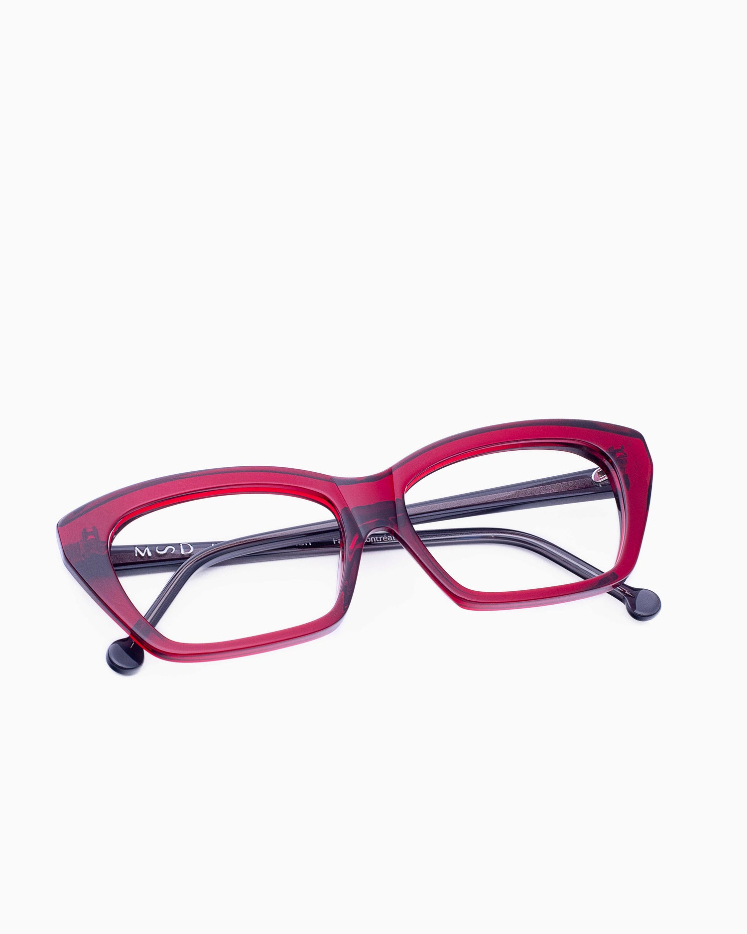 red plastic butterfly eyeglasses by Marie-Sophie Dion model Pageau, front view, lunettes de vue papillon couleur bourgogne
