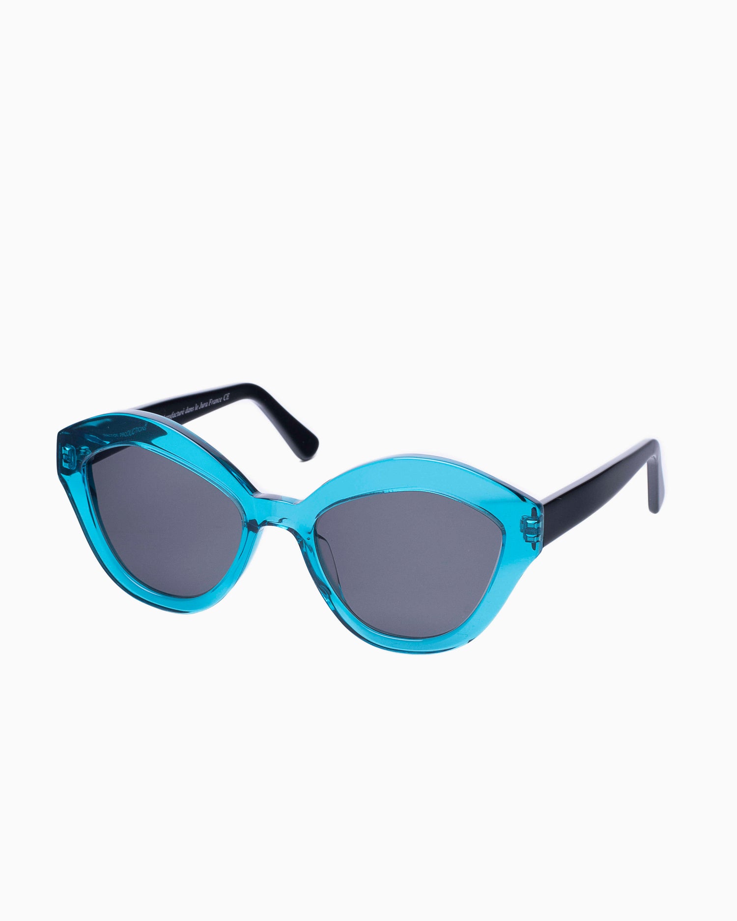 blue plastic cat  sunglassesby Traction model Vittoria, front view, lunettes de vue chat couleur Bleu