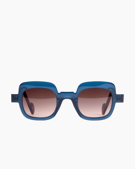 blue plastic rectangle sunglassesby Anne et Valentin model sally, front view, lunettes de vue rectangle couleur Bleu