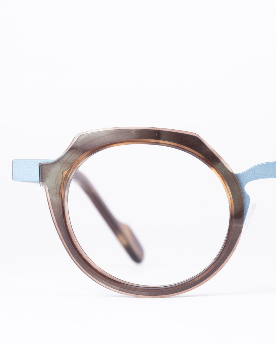 Anne and Valentin - france - U222 | glasses bar