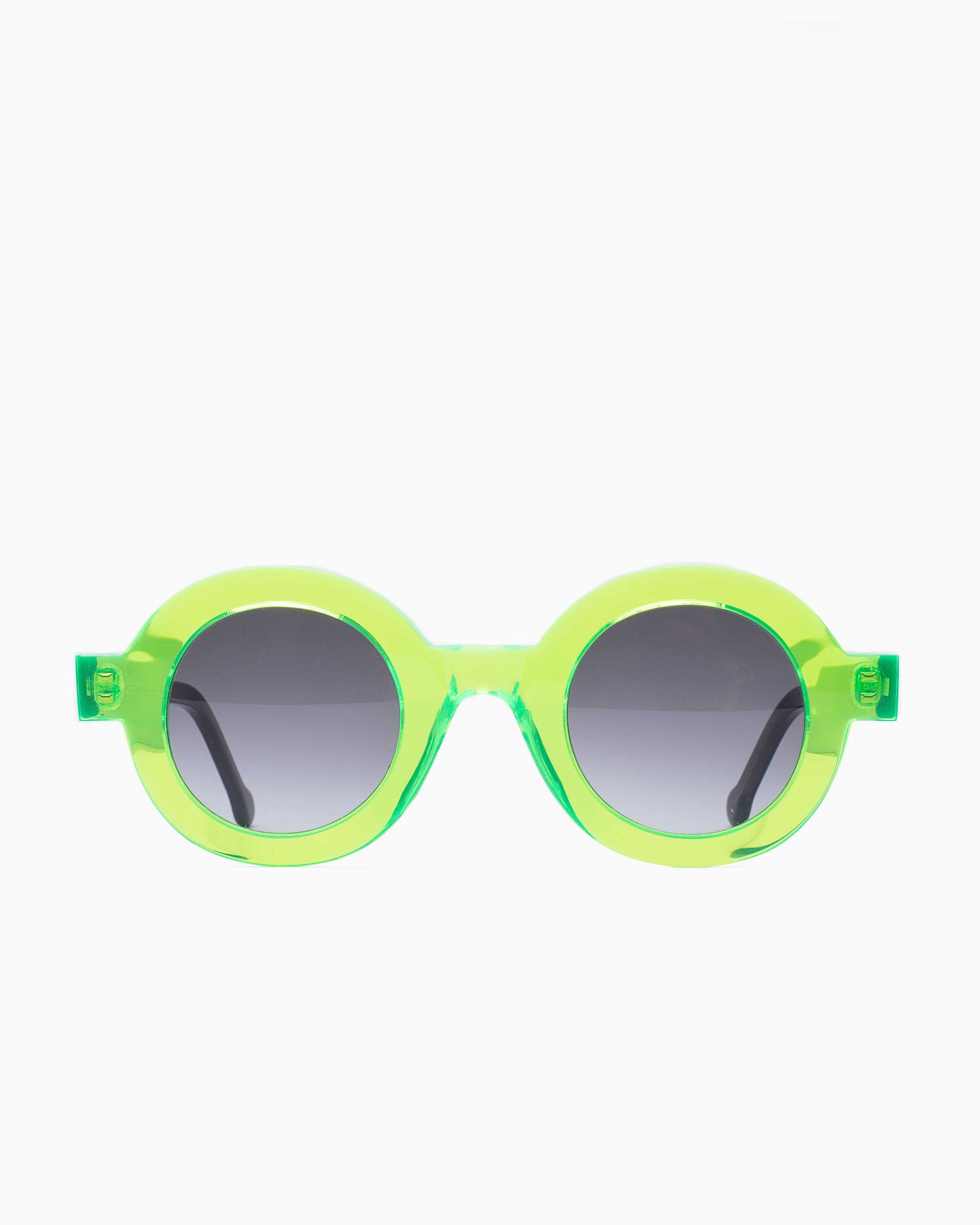 lime plastic round  sunglassesby Marie-Sophie Dion model lachanceS, front view, lunettes de vue rond couleur Lime
