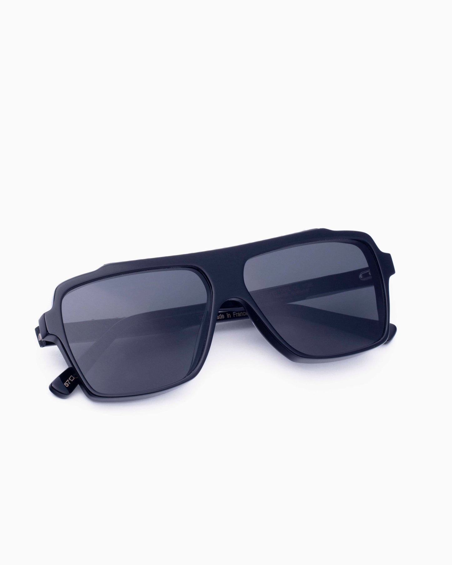 History of seeing - FIL4 - N097chandelier | glasses bar