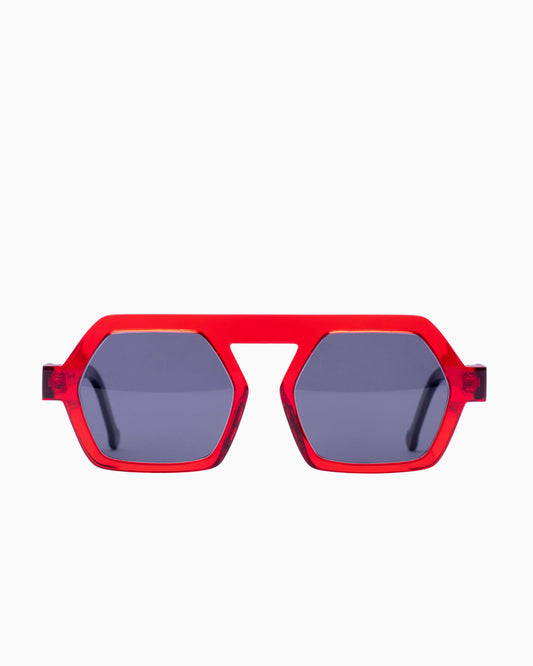 red plastic hexagon sunglassesby Marie-Sophie Dion model Lapointe, front view, lunettes de vue hexagone couleur Rouge