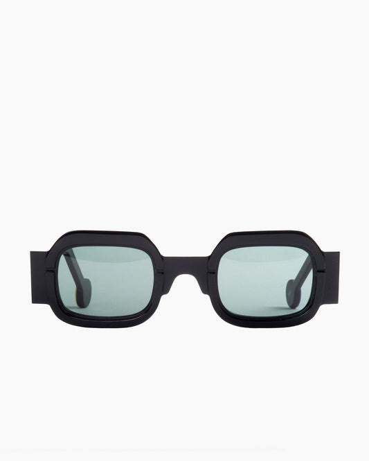 black plastic rectangle sunglassesby Anne et Valentin model Lala2, front view, lunettes de vue rectangle couleur noir